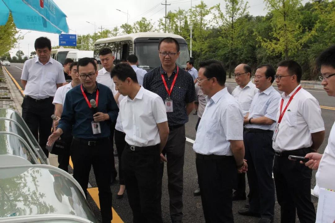 贵阳市市长陈晏调研BG电子大健康医药产业园2.jpg
